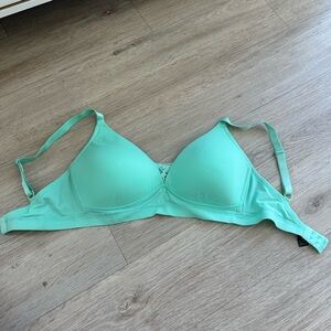 (Brand new, never worn) Selling Bra - 34D